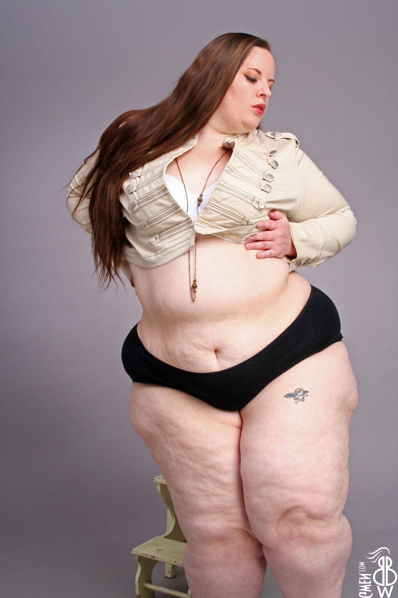Radieuse Gwen SSBBW Rousse Avec desout Petits Nichons