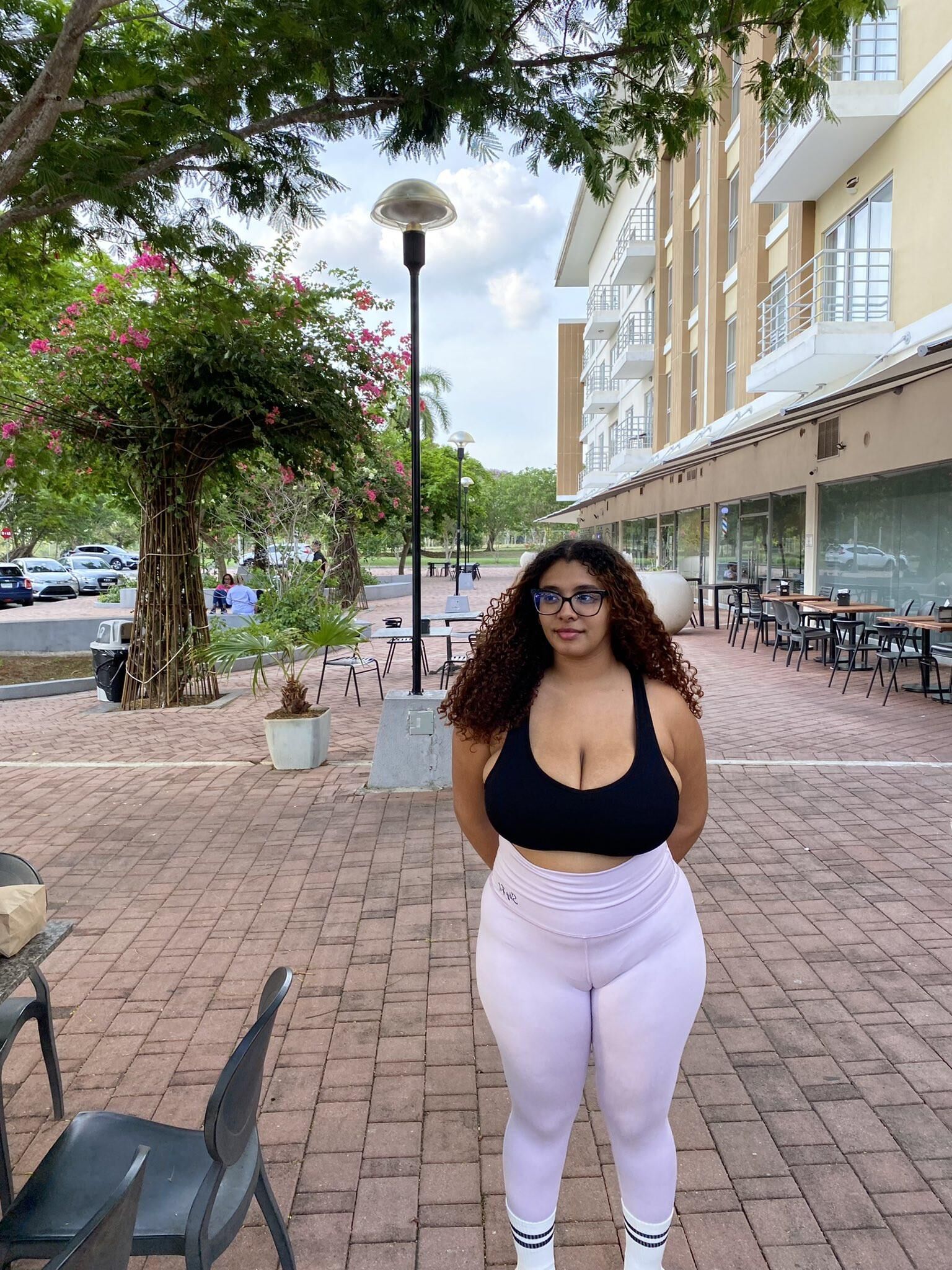 Karlamelito nalgona tetona latina