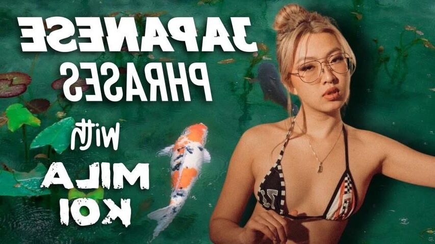 Mila sexy niedliche tätowierte japanische Mädchen mit Brille gemischt heiße Schuh