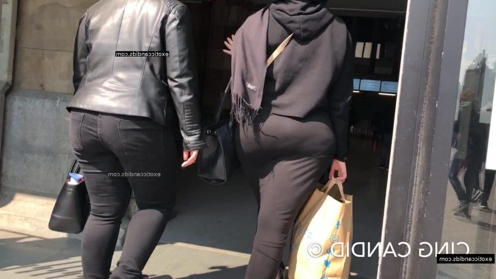 Hijabi Phat Jiggly Ass