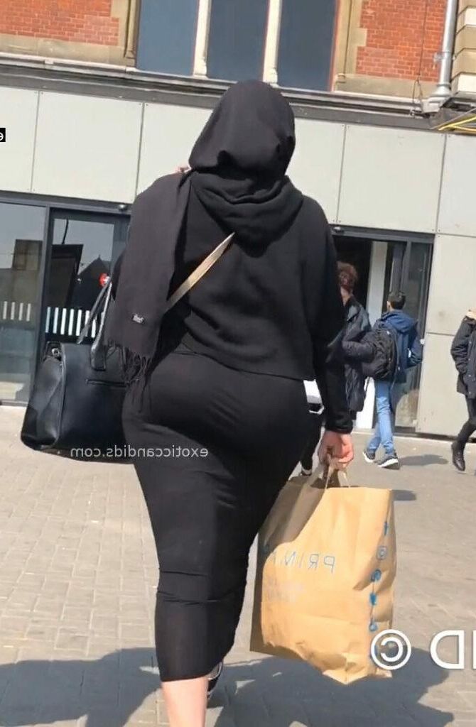 Hijabi Phat Jiggly Ass